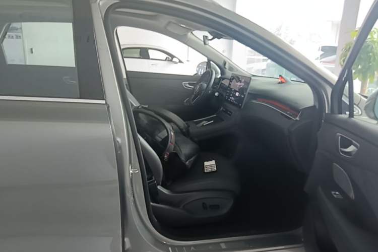 Used Hima H5 2025 Model Range-Extending Pro Right Front Seat