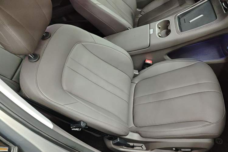 Used Hima H5 2025 Model Range-Extending Pro Right Front Seat