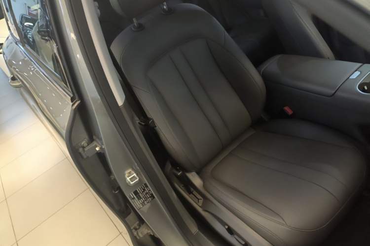Used Hima H5 2025 Model Range-Extending Pro Right Front Seat