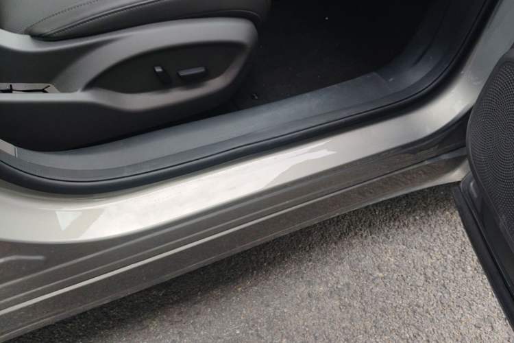 Used Hima H5 2025 Model Range-Extending Pro Right Side Sill