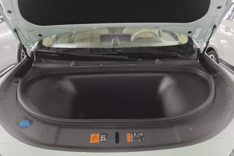 Used Hima H5 2025 Model Pure Electric Pro Engine Bay