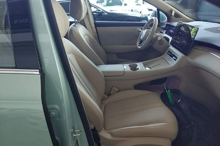Used Hima H5 2025 Model Range-Extending Pro Right Front Seat