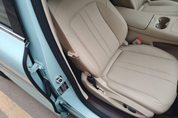 Used Hima H5 2025 Model Range-Extending Pro Right Front Seat