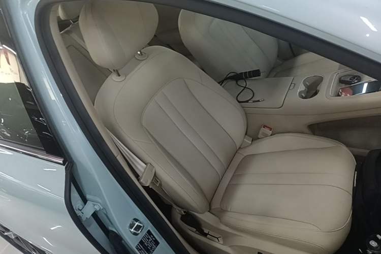 Used Hima H5 2025 Model Range-Extending Pro Right Front Seat