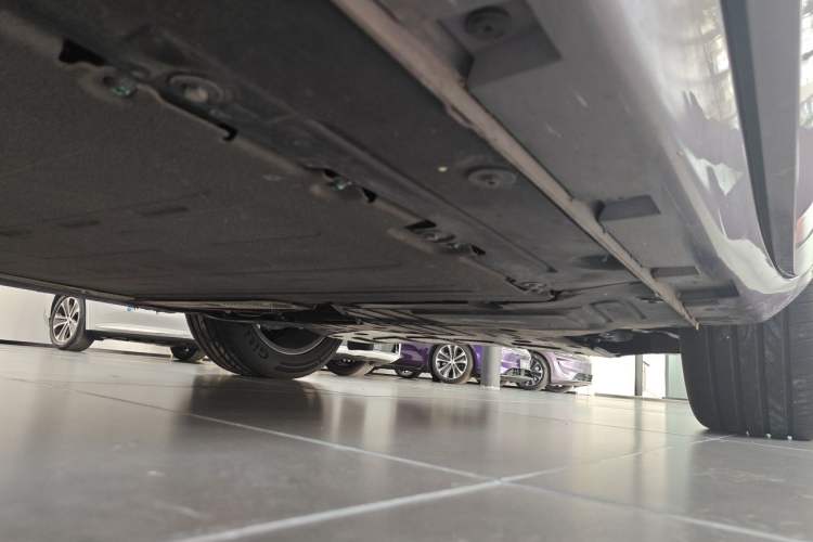 Used Hima H5 2025 Model Range-Extending Pro Chassis Front Right