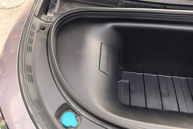 Used Hima H5 2025 Model Pure Electric Pro Engine Bay Right