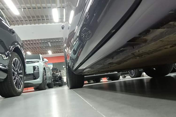 Used Hima H5 2025 Model Range-Extending Max Right Side Sill