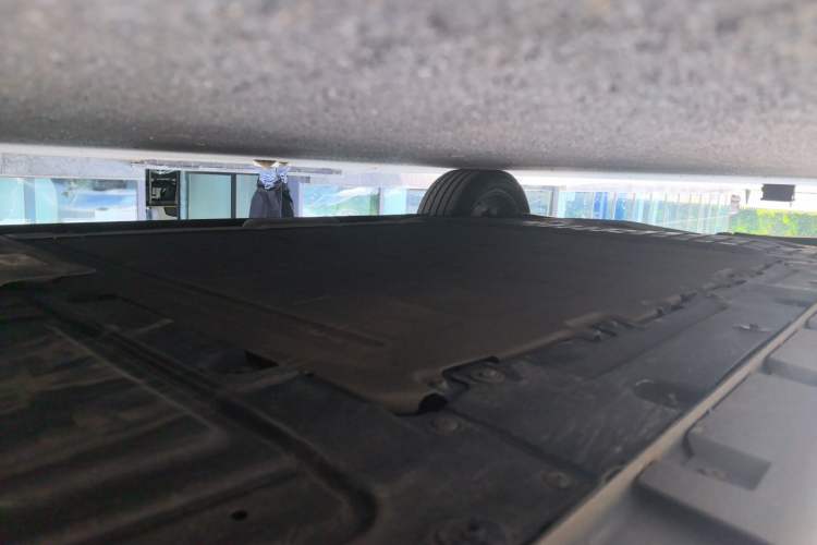 Used Hima H5 2025 Model Range-Extending Pro Chassis Front Right