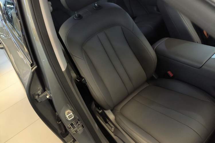 Used Hima H5 2025 Model Range-Extending Pro Right Front Seat