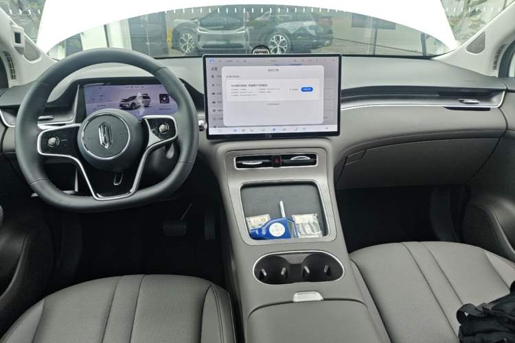Used Hima H5 2025 Model Pure Electric Max Long Range Center Console