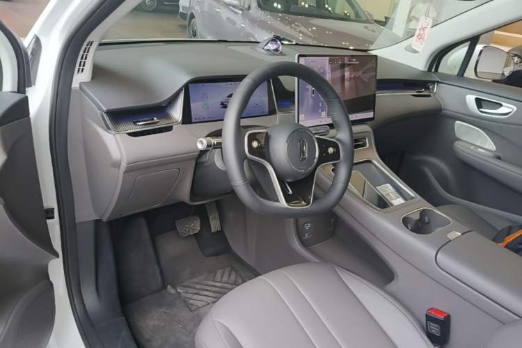 Used Hima H5 2025 Model Pure Electric Max Long Range Center Console