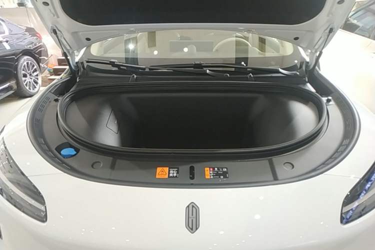 Used Hima H5 2025 Model Pure Electric Pro Engine Bay