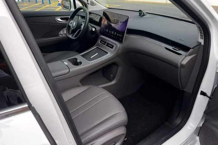 Used Hima H5 2025 Model Range-Extending Max Interior 2