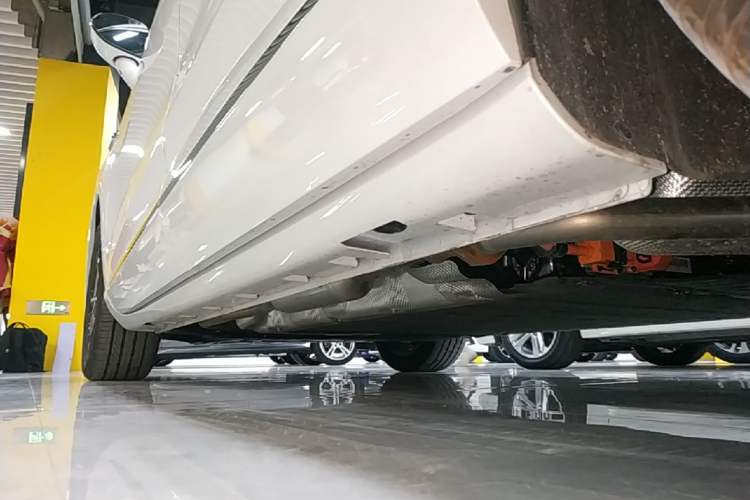 Used Hima H5 2025 Model Range-Extending Max Left Side Sill