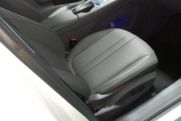 Used Hima H5 2025 Model Range-Extending Pro Right Front Seat