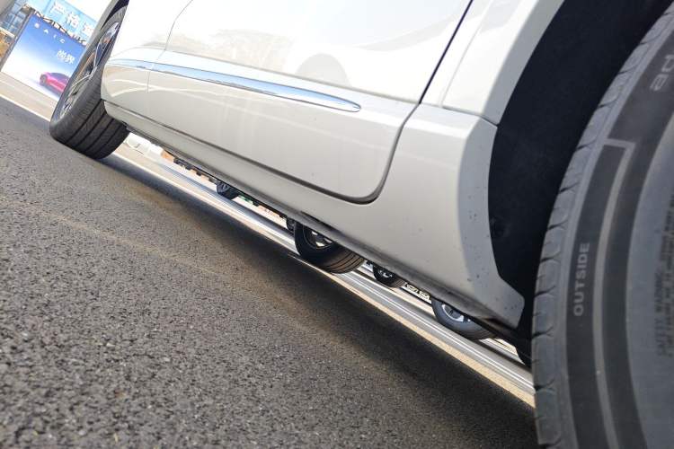 Used Hima H5 2025 Model Range-Extending Pro Right Side Sill