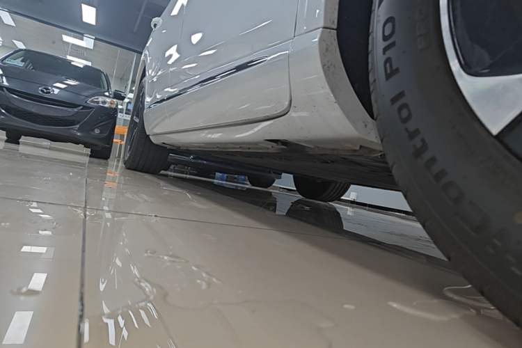 Used Hima H5 2025 Model Range-Extending Max Right Side Sill