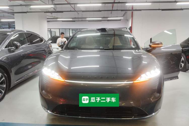 Used Hima Luxeed R7 2024 All-Electric 667 km Max Exterior 1