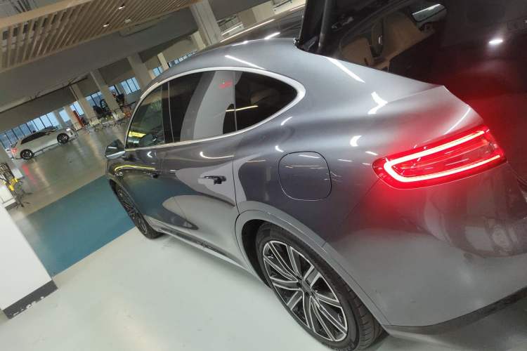 Used Hima Luxeed R7 2024 All-Electric 667 km Max Exterior 4