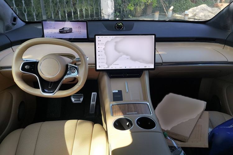 Used Hima Luxeed R7 2024 All-Electric 736 km Ultra Interior 2