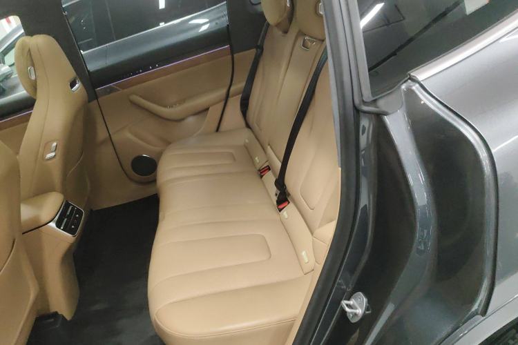 Used Hima Luxeed R7 2024 All-Electric 667 km Max Interior 4