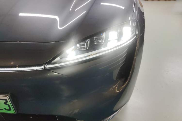 Used Hima Luxeed R7 2024 All-Electric 667 km Max Left Front Headlight