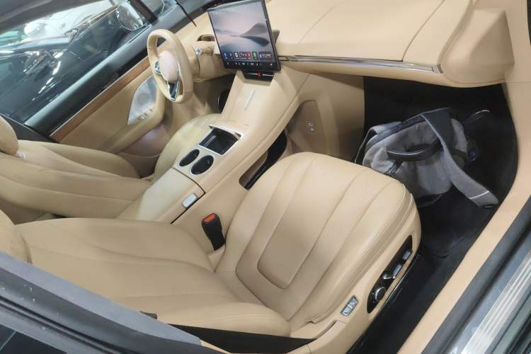 Used Hima Luxeed R7 2024 All-Electric 667 km Max Right Front Seat