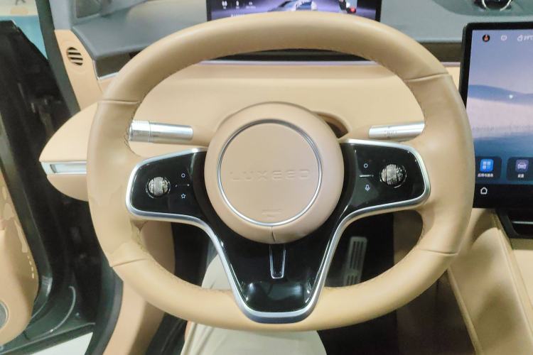 Used Hima Luxeed R7 2024 All-Electric 667 km Max Steering Wheel