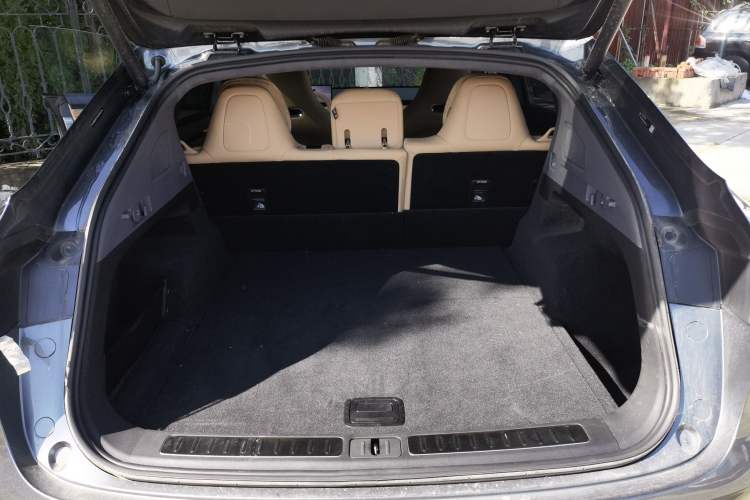 Used Hima Luxeed R7 2024 All-Electric 736 km Ultra Trunk
