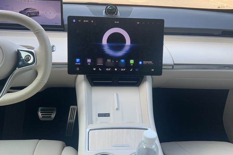 Used Hima Luxeed R7 2025 Range-Extended Version 251 km Max Audio And AC Panel