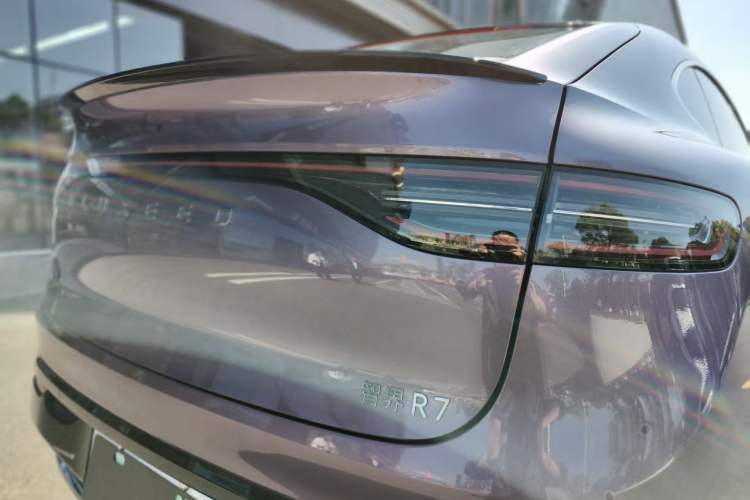 Used Hima Luxeed R7 2024 All-Electric 802 km Max Exterior 9