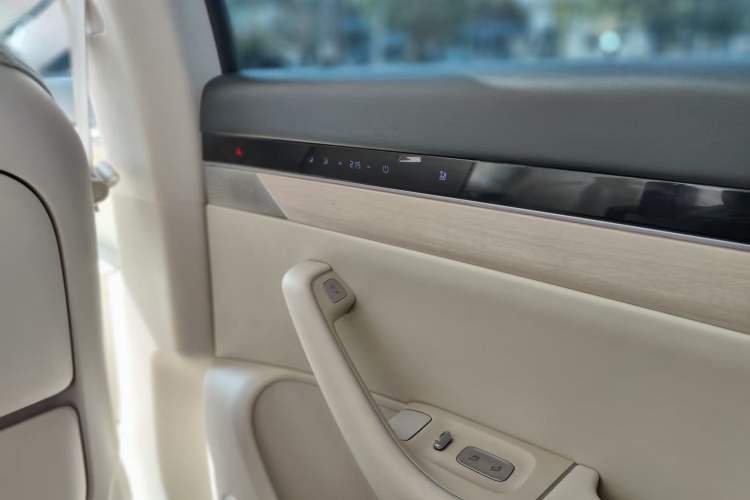 Used Hima Luxeed R7 2024 All-Electric 802 km Max Interior 12