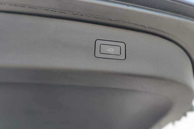 Used Hima Luxeed R7 2024 All-Electric 802 km Max Interior 13