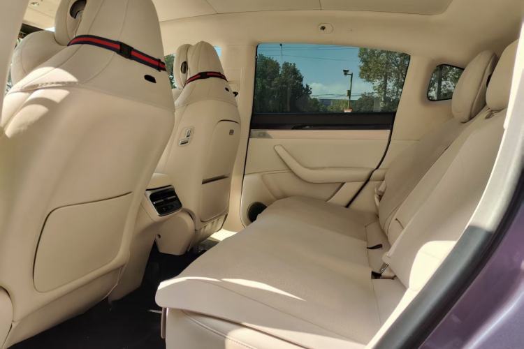 Used Hima Luxeed R7 2024 All-Electric 802 km Max Interior 2