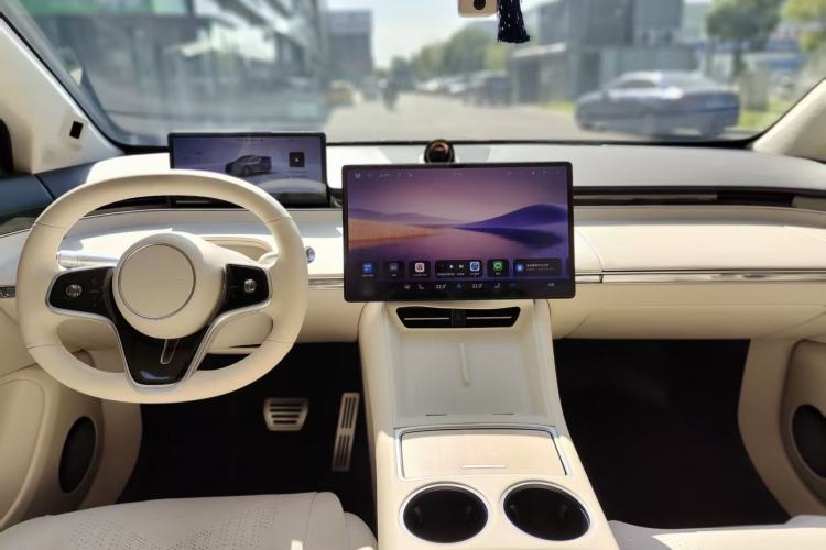 Used Hima Luxeed R7 2024 All-Electric 802 km Max Interior 3