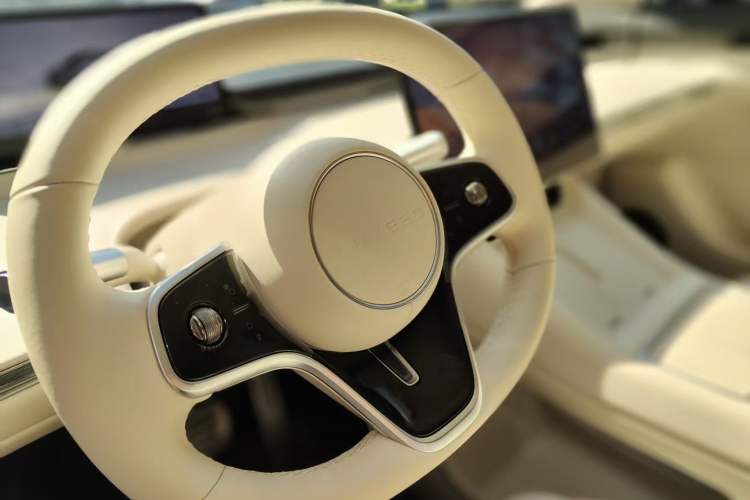 Used Hima Luxeed R7 2024 All-Electric 802 km Max Interior 6