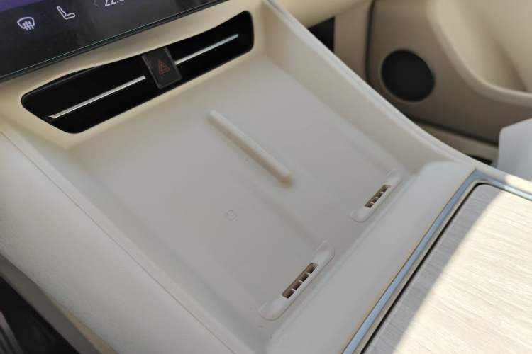 Used Hima Luxeed R7 2024 All-Electric 802 km Max Interior 7