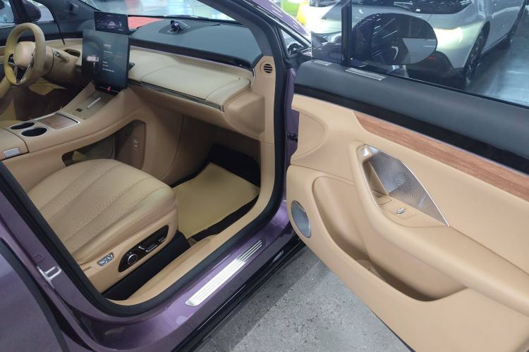 Used Hima Luxeed R7 2024 Pure Electric 667km Pro Interior 8