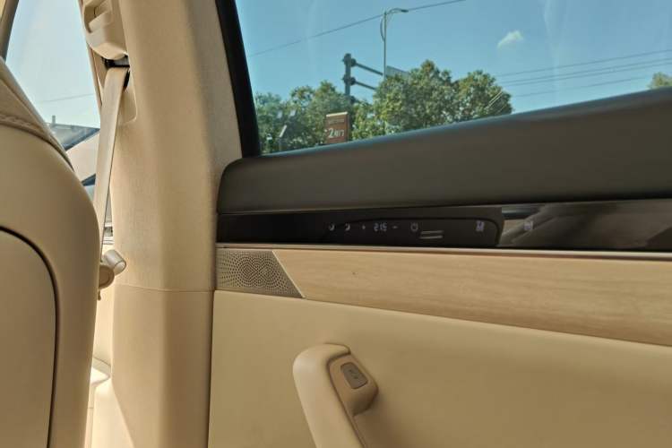 Used Hima Luxeed R7 2024 All-Electric 802 km Max Interior 9