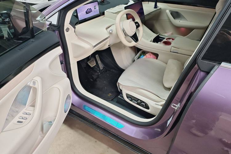 Used Hima Luxeed R7 2024 All-Electric 802 km Max Left Front Seat
