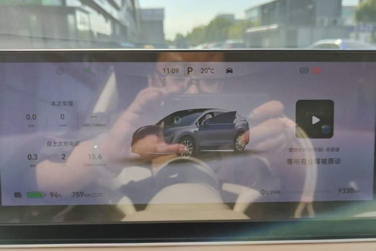 Used Hima Luxeed R7 2024 All-Electric 802 km Max Odometer Close Up