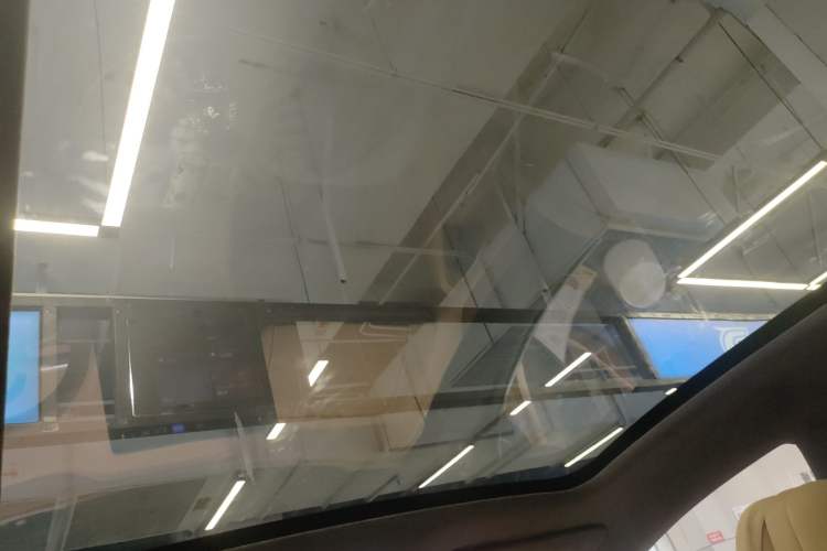Used Hima Luxeed R7 2024 All-Electric 736 km Ultra Headliner
