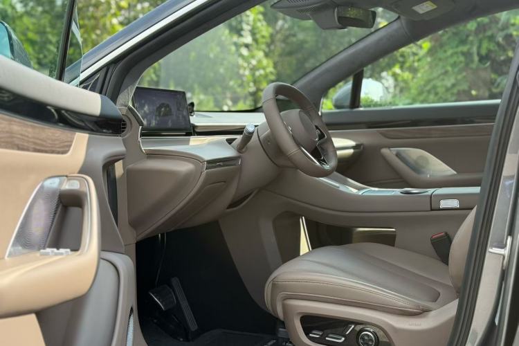 Used Hima Luxeed R7 2025 Range-Extended Version 251 km Max Interior 2