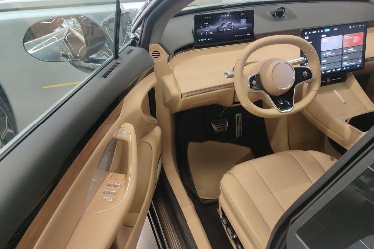 Used Hima Luxeed R7 2024 All-Electric 736 km Ultra Interior 3