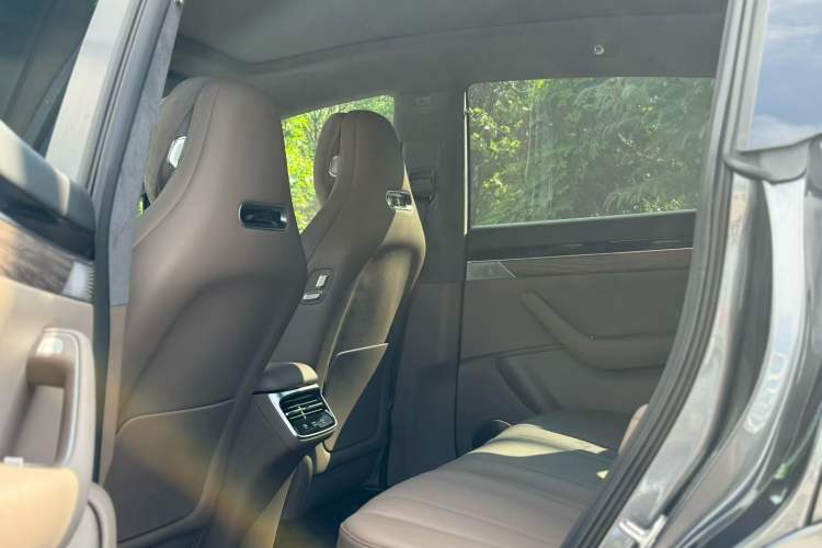 Used Hima Luxeed R7 2025 Range-Extended Version 251 km Max Interior 3