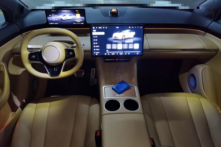 Used Hima Luxeed R7 2024 All-Electric 736 km Ultra Center Console