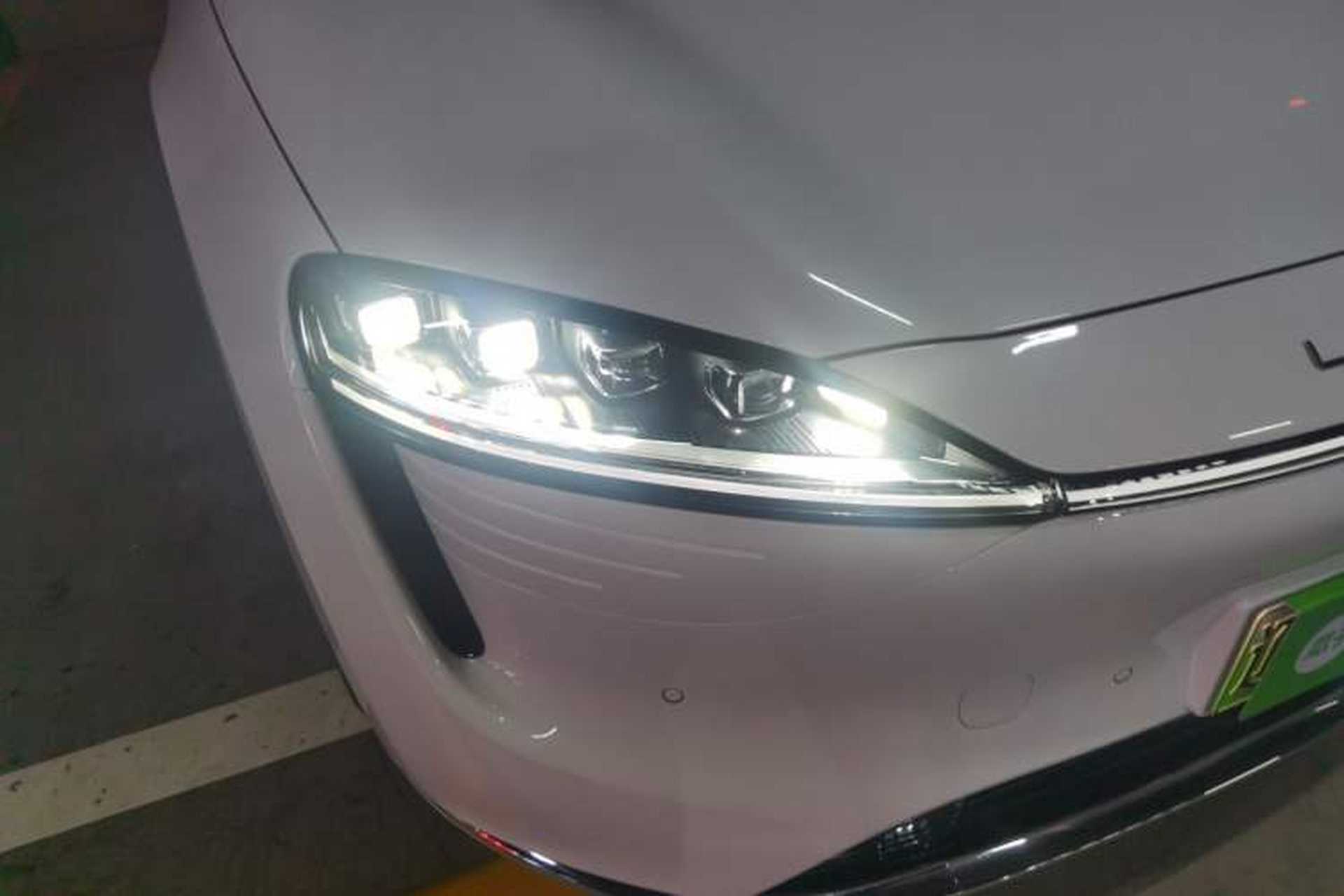 Used Hima Luxeed R7 2024 All-Electric 736 km Ultra Right Front Headlight