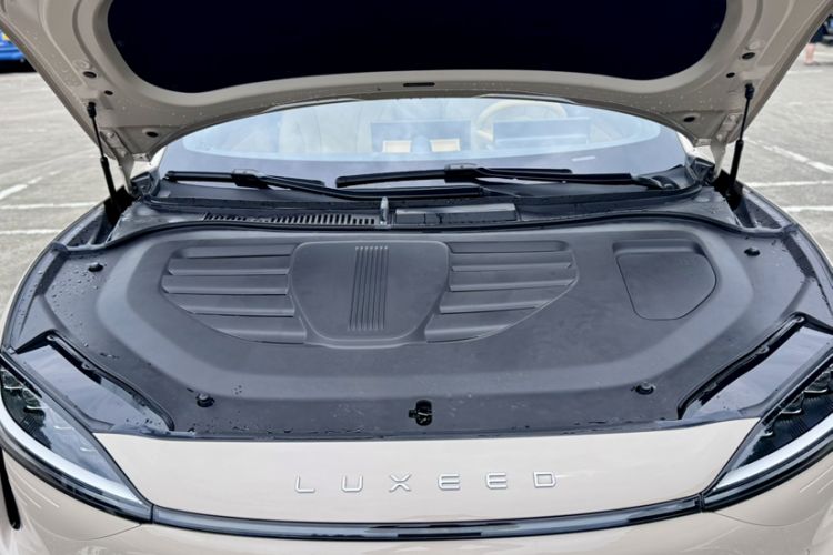 Used Hima Luxeed R7 2025 Range-Extended Version 251 km Max Engine Bay