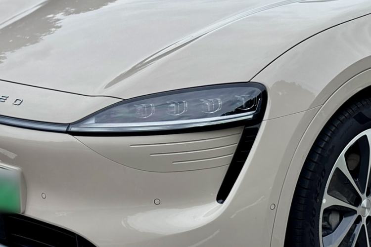 Used Hima Luxeed R7 2025 Range-Extended Version 251 km Max Exterior 2