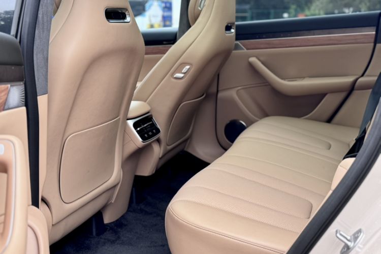 Used Hima Luxeed R7 2025 Range-Extended Version 251 km Max Interior 3